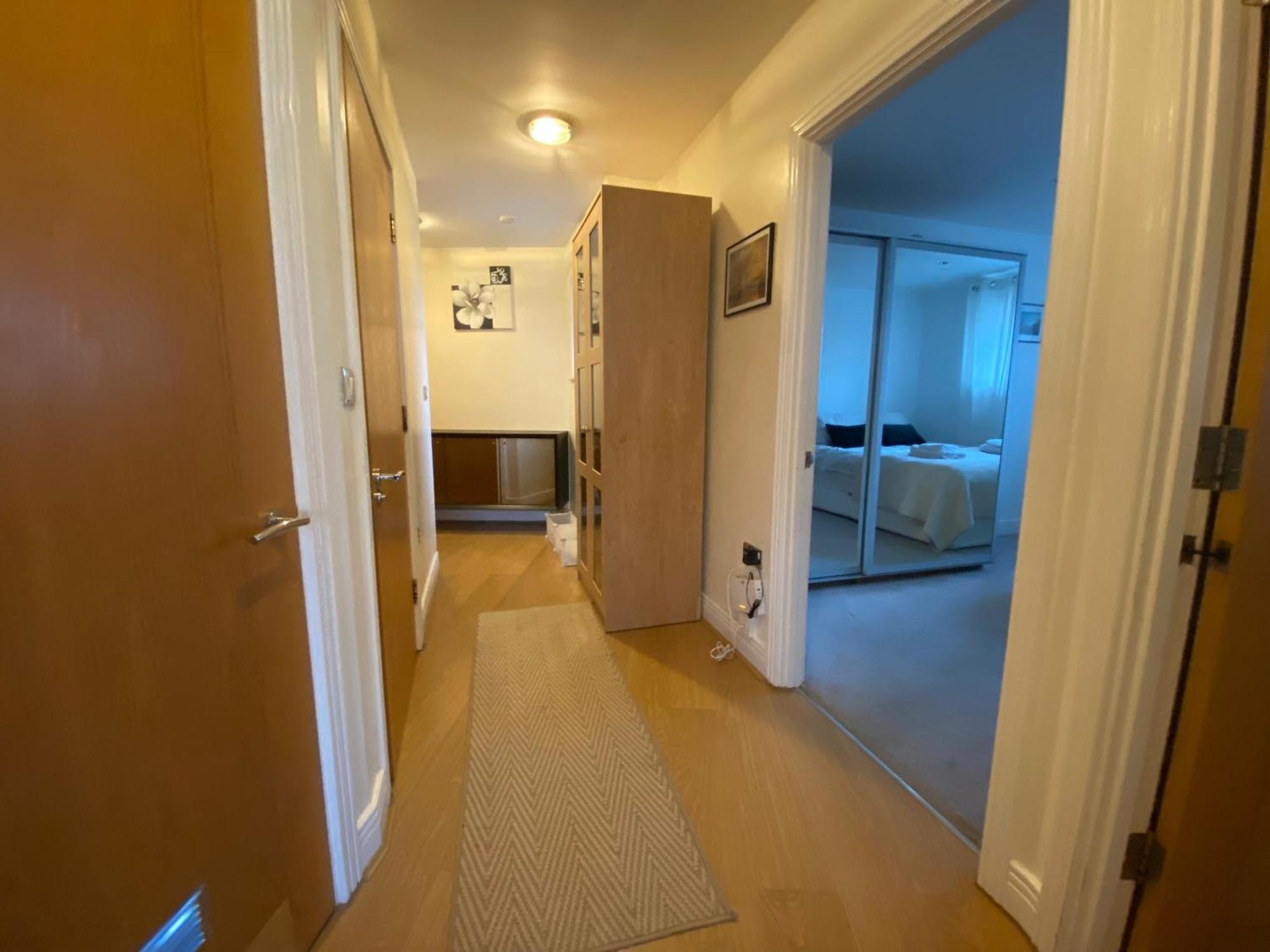 2 Bed Parking Balcony River View Appartamento