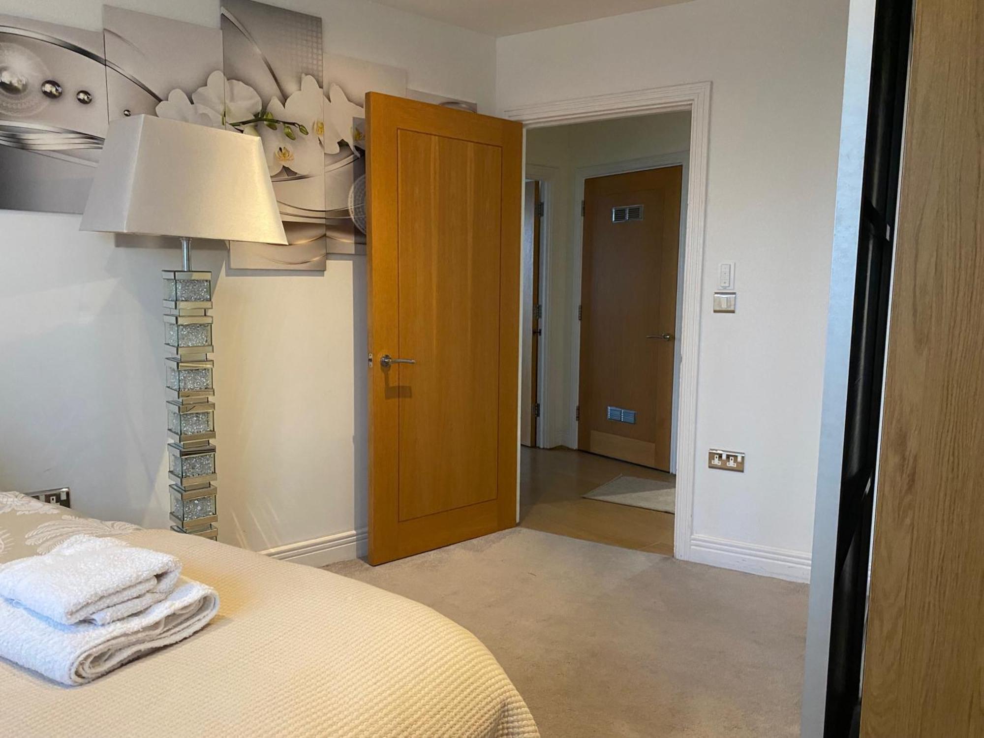 2 Bed Parking Balcony River View * Londra