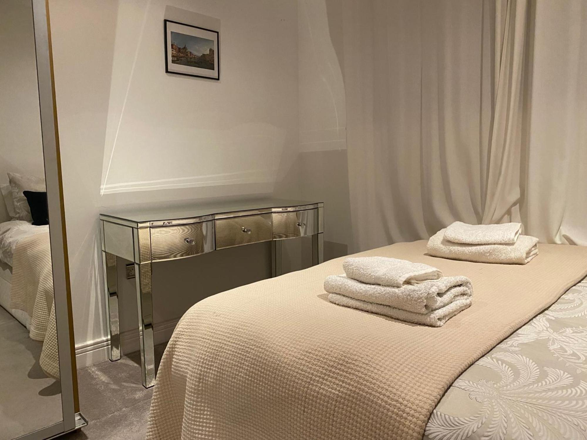 Appartamento 2 Bed Parking Balcony River View Londra