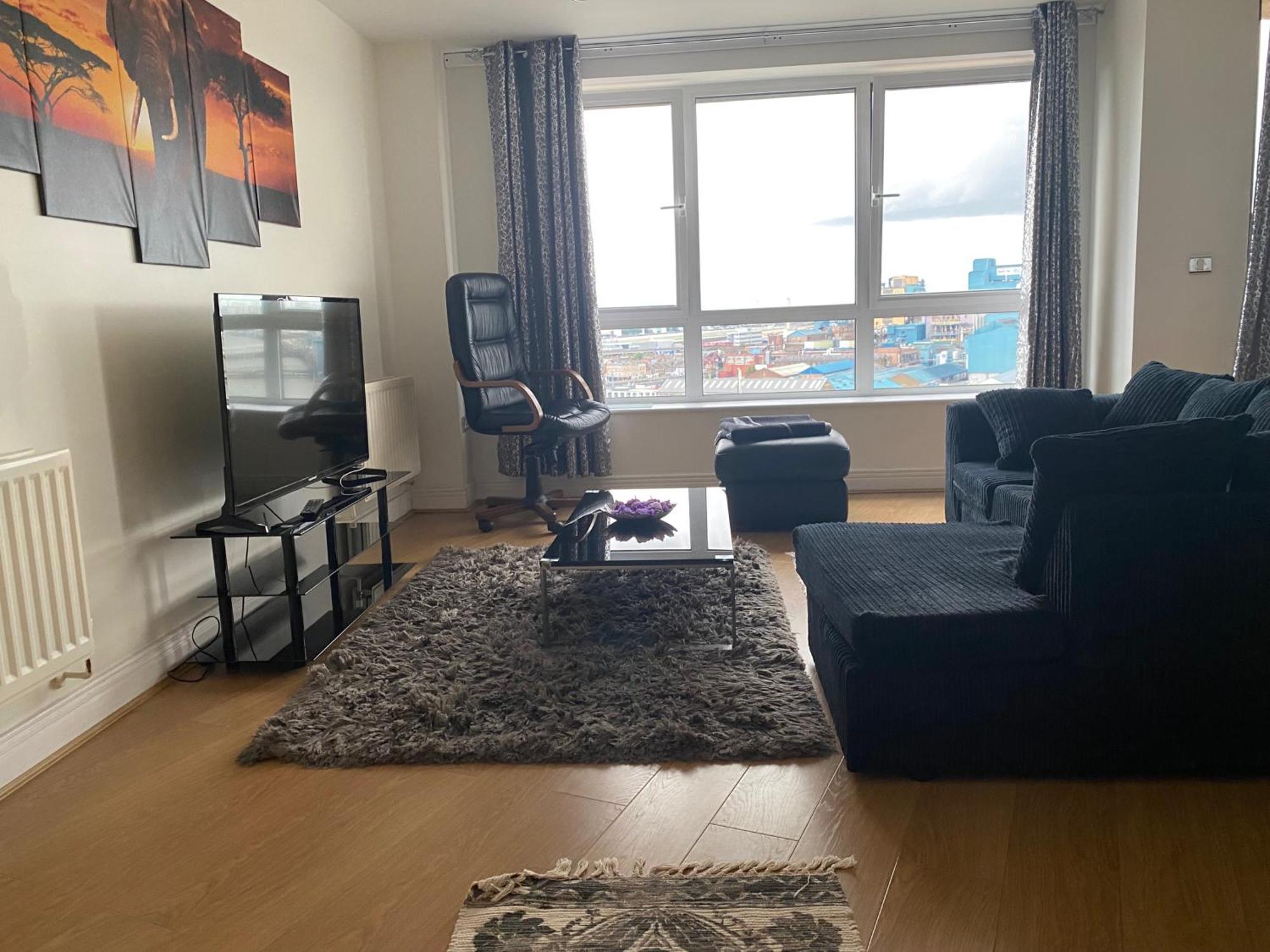 2 Bed Parking Balcony River View * Londra