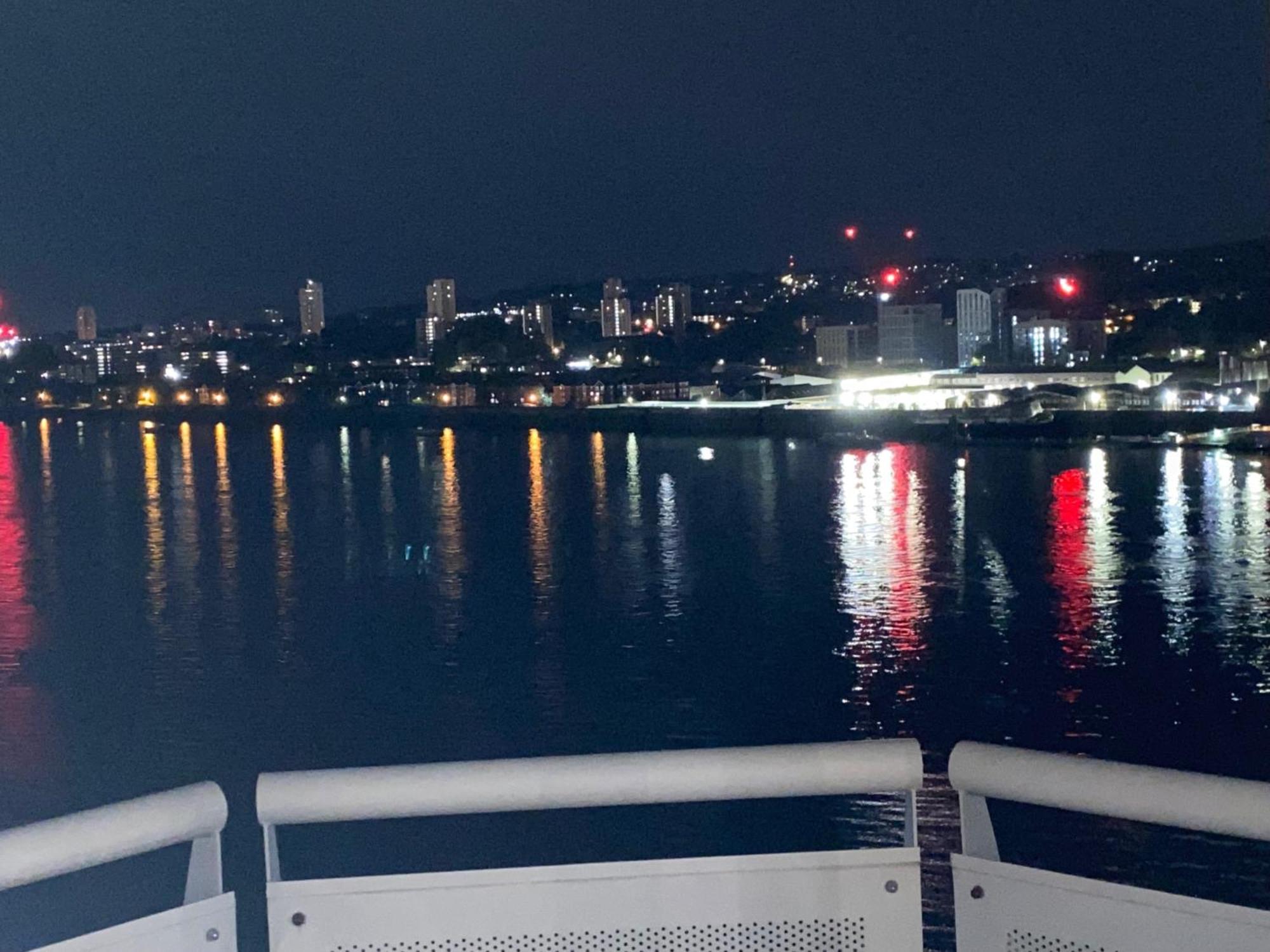 2 Bed Parking Balcony River View Appartamento Londra